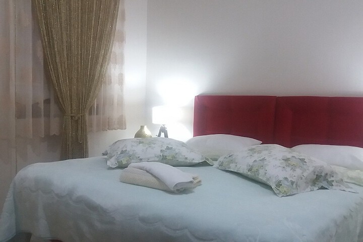 Room 12 of 185