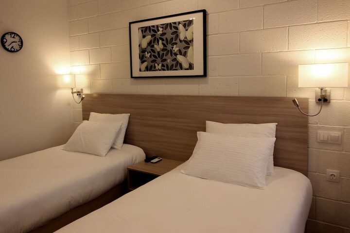 Room 12 of 35