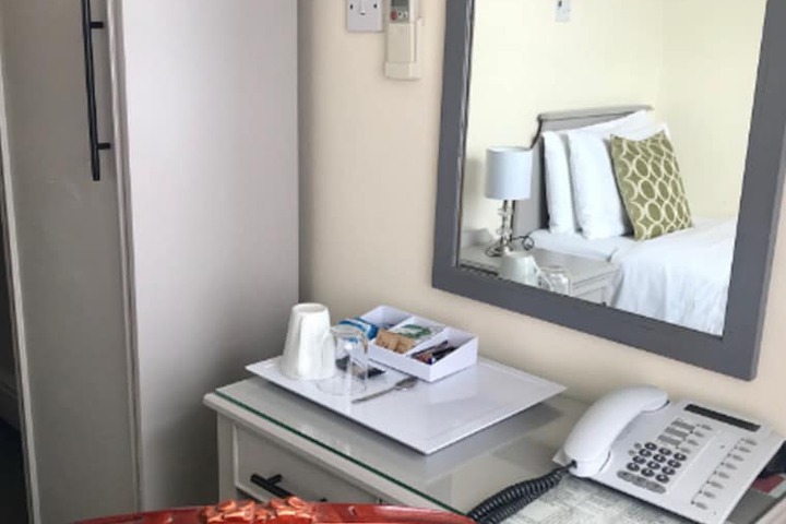 Room 5 of 73