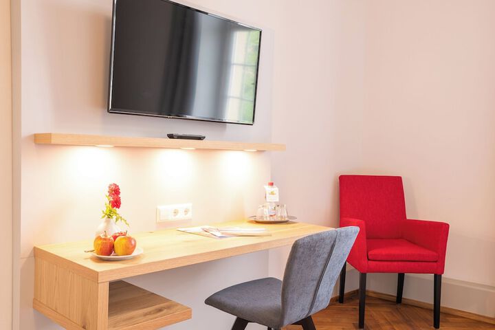 Room 12 of 25