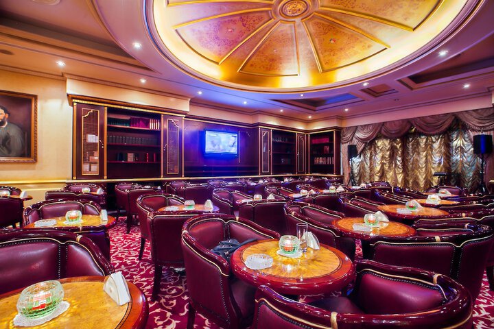 Lounge 37 of 46