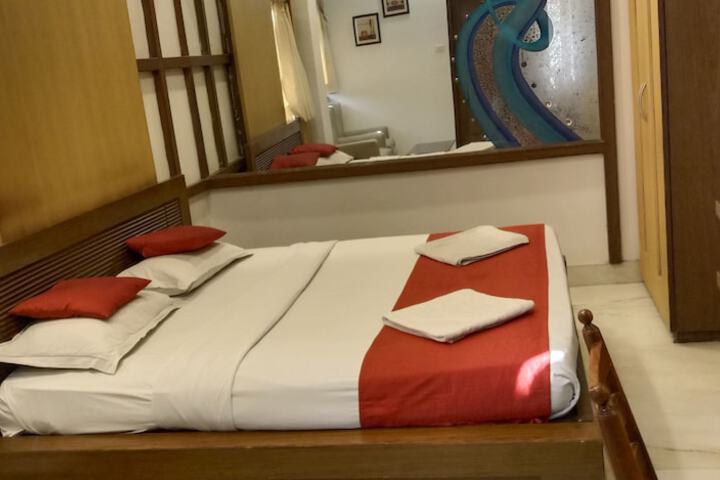 Room 6 of 19