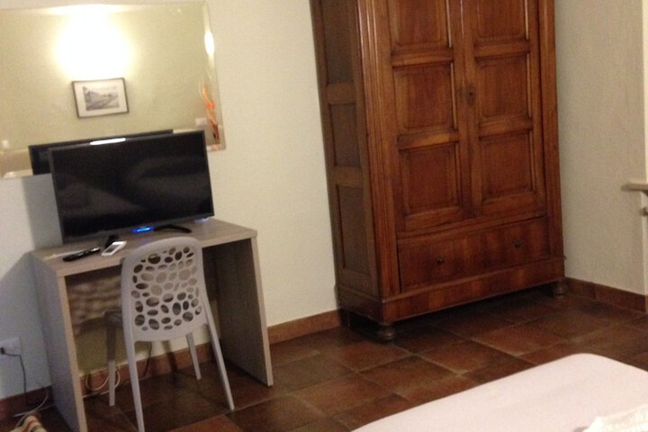 Room 3 of 15