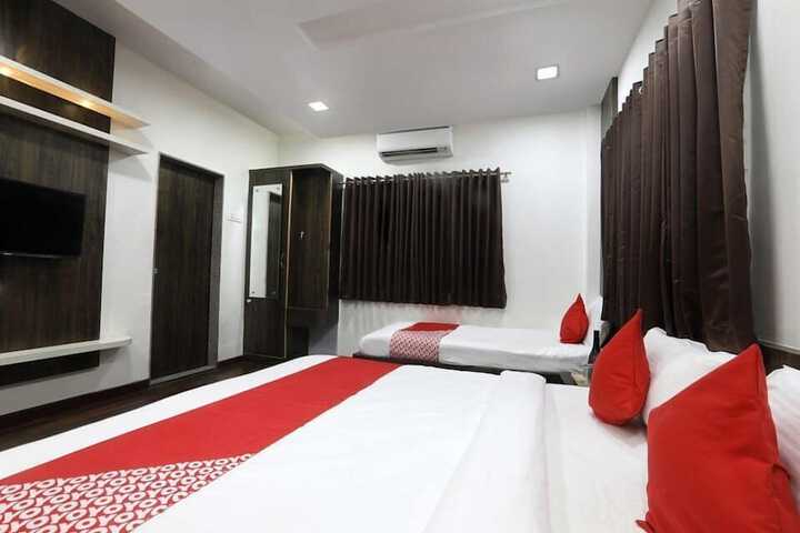 Room 4 of 8