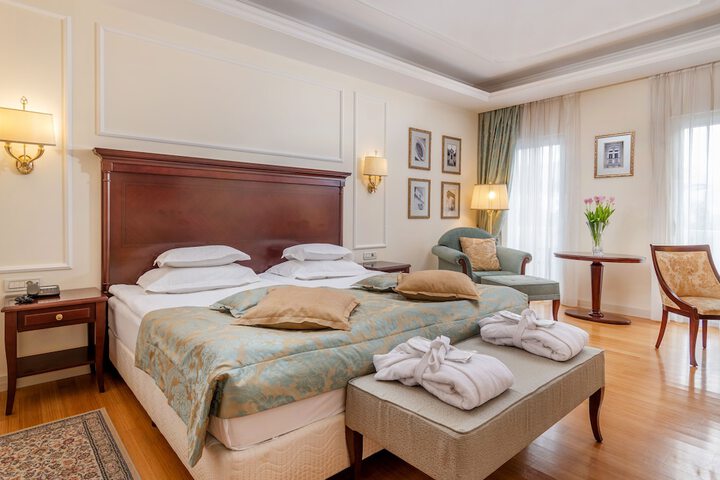 Room 10 of 60