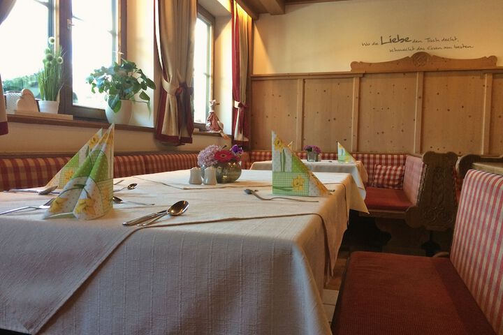 Dining 65 of 82