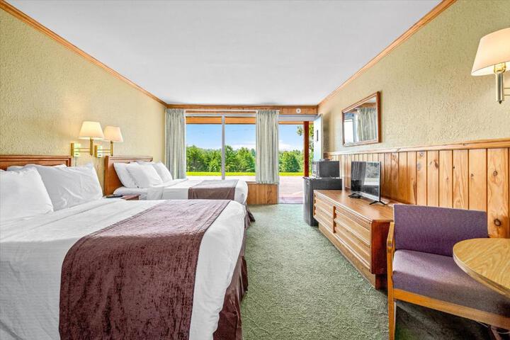 2 Double Beds (3 of 7)
