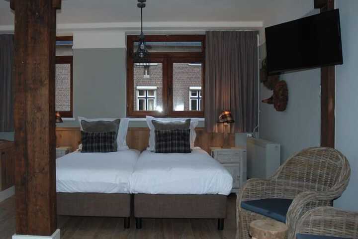 Room 21 of 24