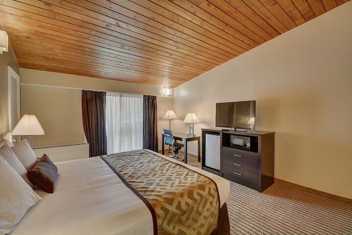 Standard | King Bed (5 of 7)