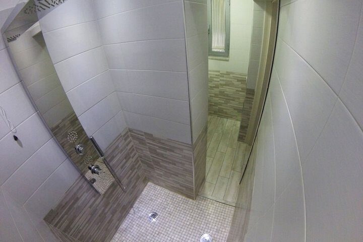 Room 27 of 39
