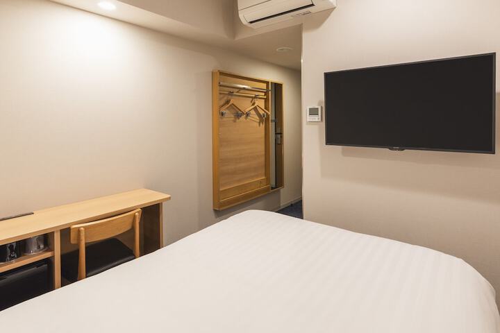 Room 11 of 76
