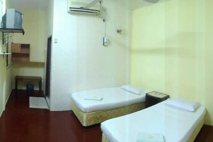 Room 12 of 21