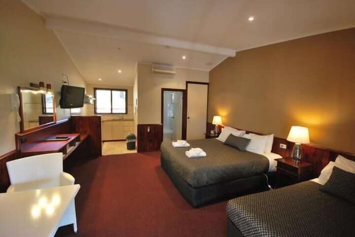 Room 10 of 233