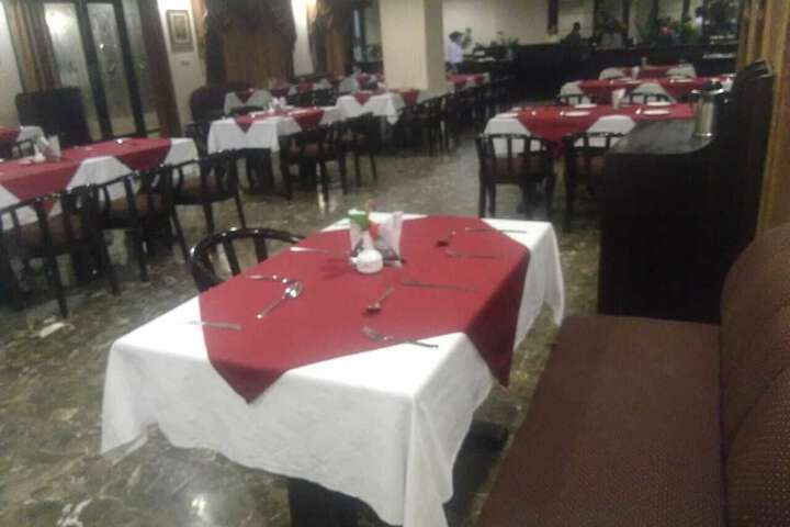 Dining 36 of 65