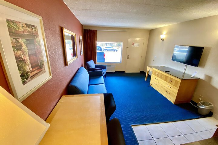 Room 11 of 14