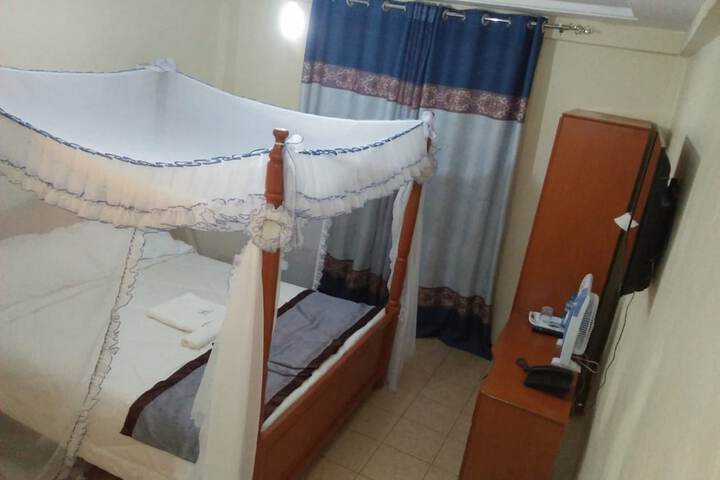 Room 5 of 24