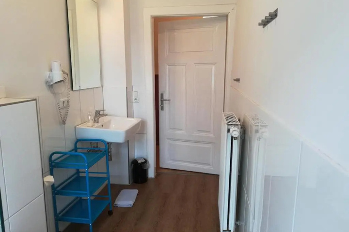 Room 7 of 20