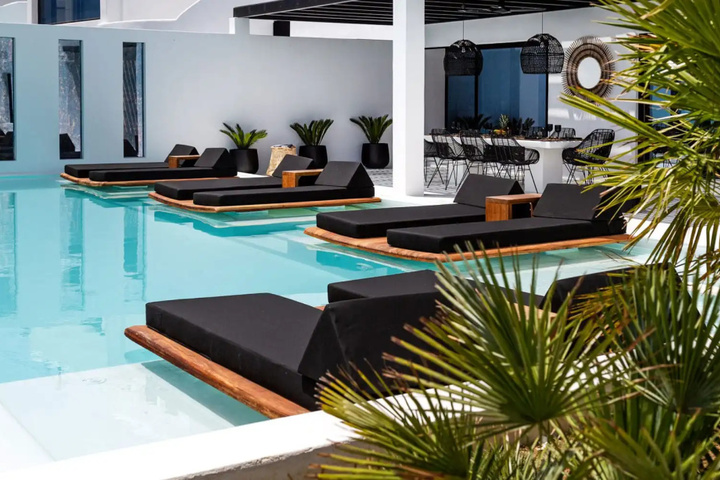 Pool 32 of 44
