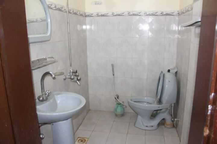 Room 3 of 20
