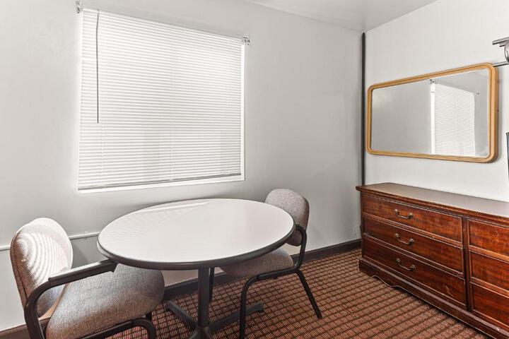 Budget INN in Flint, MI
