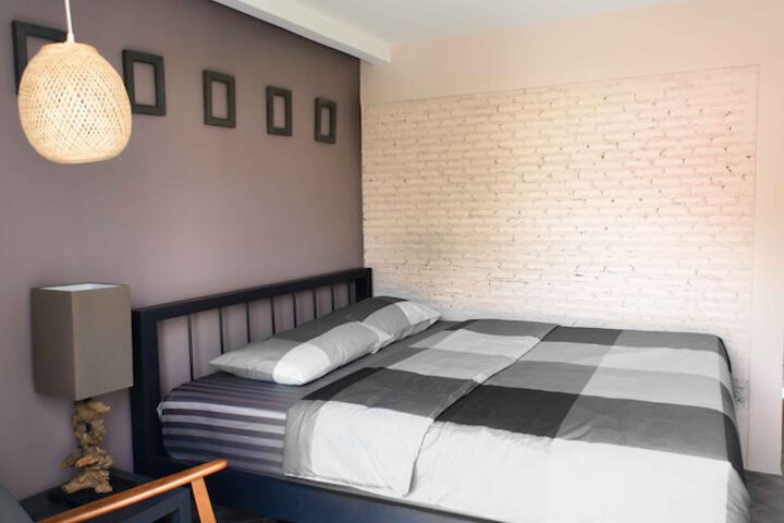 Room 16 of 102