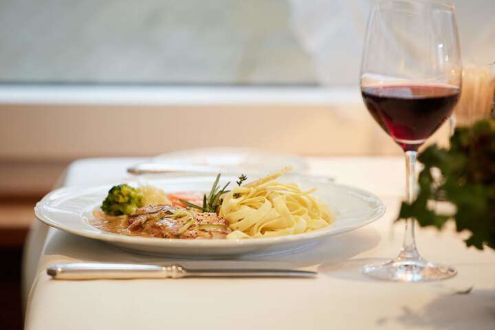 Dining 26 of 56