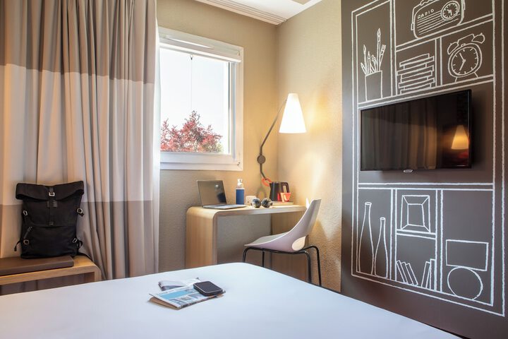 Room 3 of 35