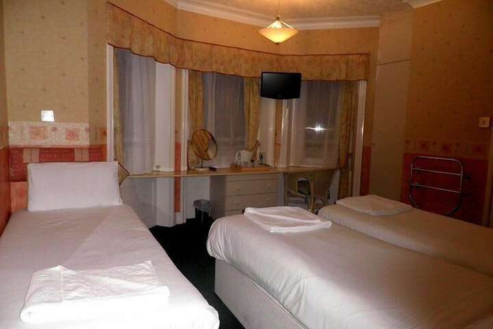 Room 6 of 11