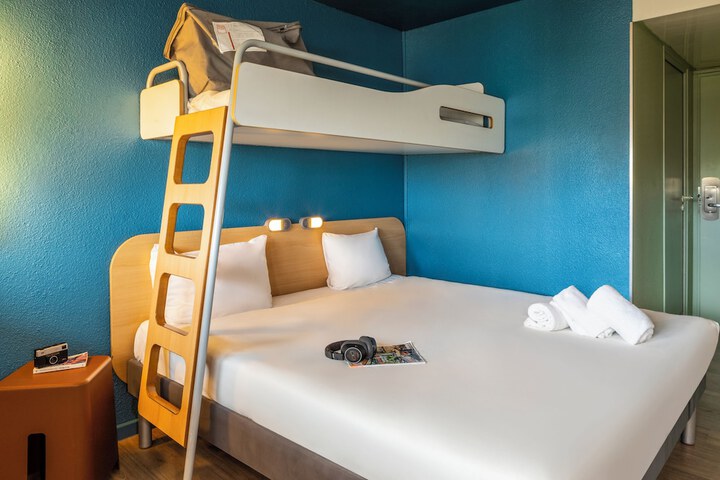 Room 10 of 67