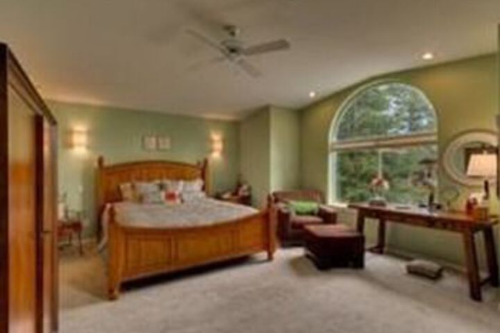 Room 7 of 18