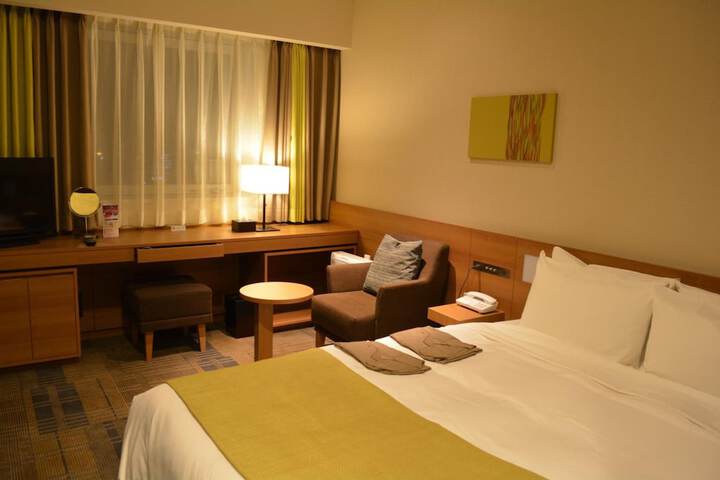 Room 18 of 27