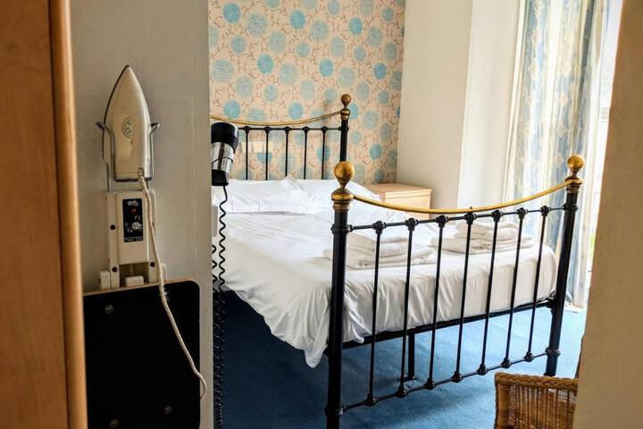 Room 3 of 74