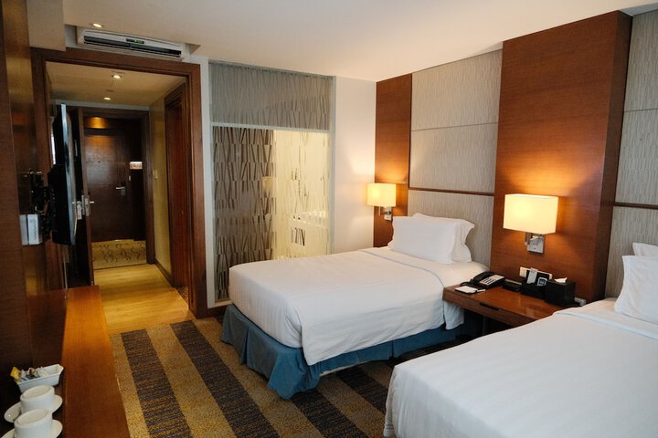 Room 12 of 90