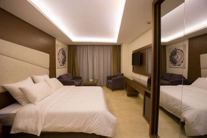 Room 7 of 33