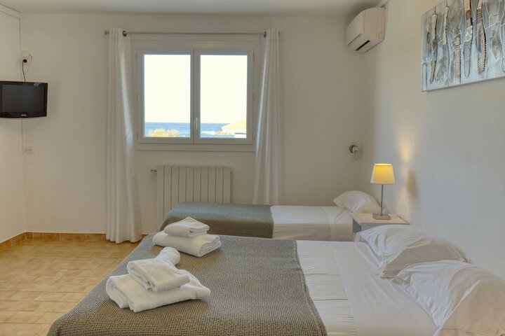 Room 5 of 14