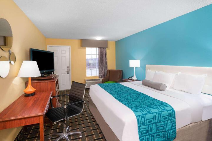 1 King Bed (7 of 11)
