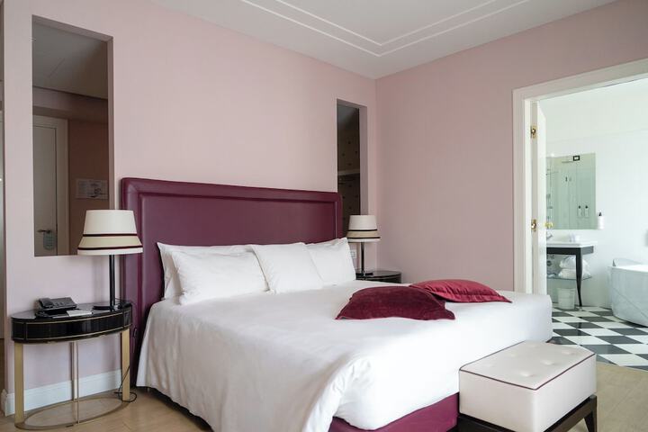 Room 34 of 62