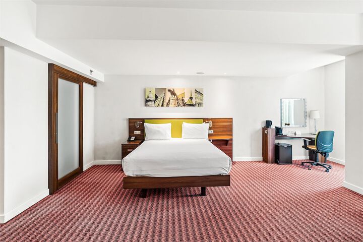 Room 26 of 60