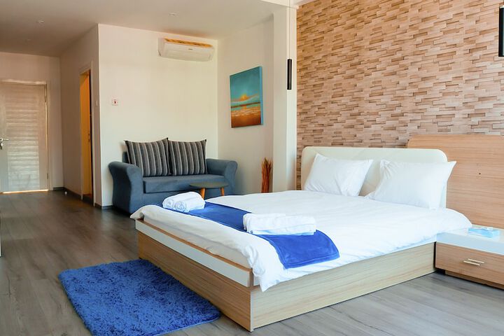 Room 9 of 20