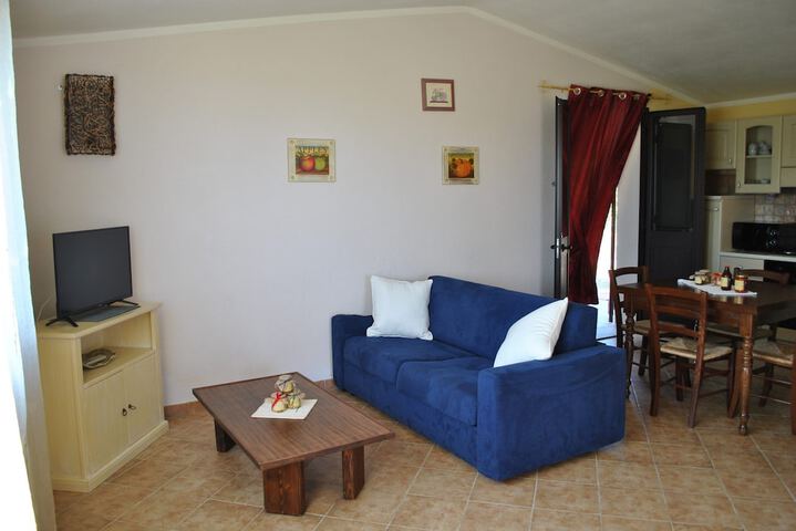 Room 6 of 16