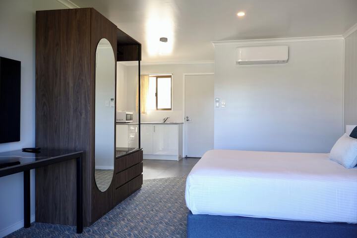 Room 3 of 16