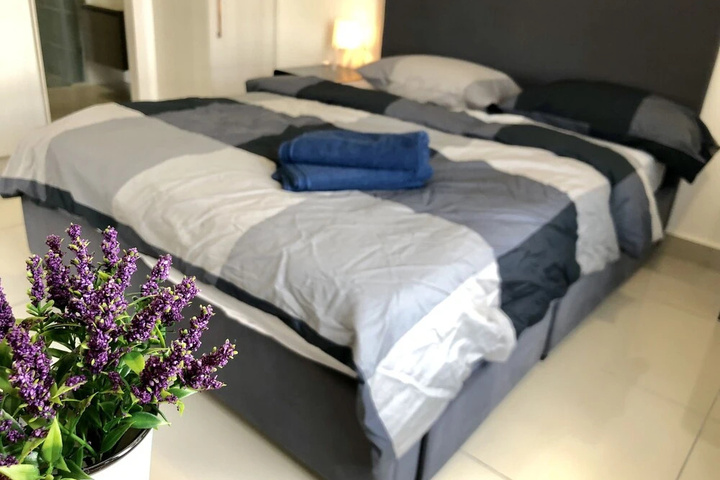 Room 4 of 24