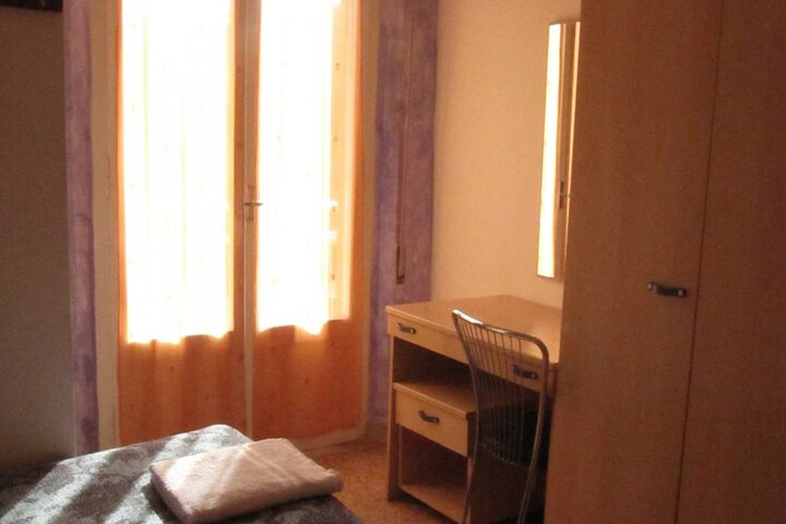 Room 9 of 30