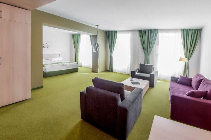 Room 4 of 31