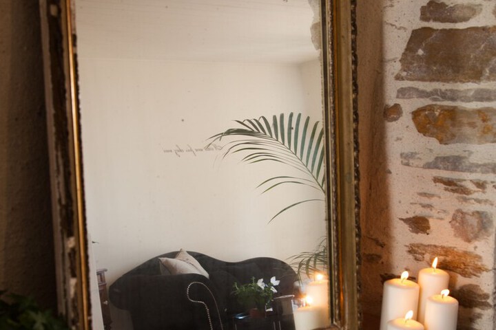 Room 10 of 14