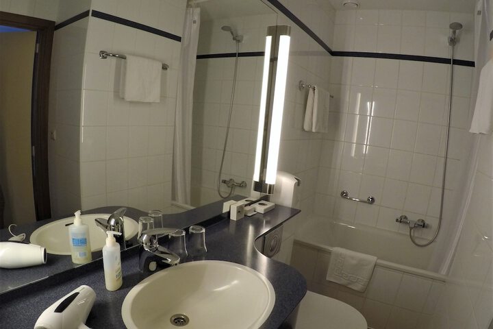 Room 46 of 71