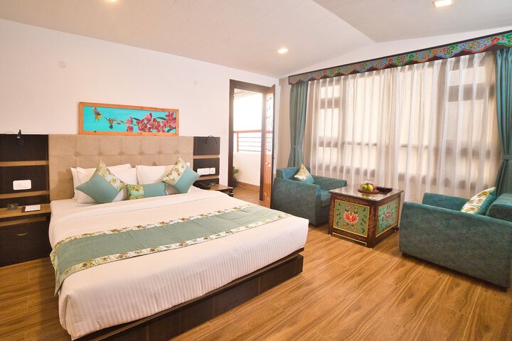Room 2 of 8