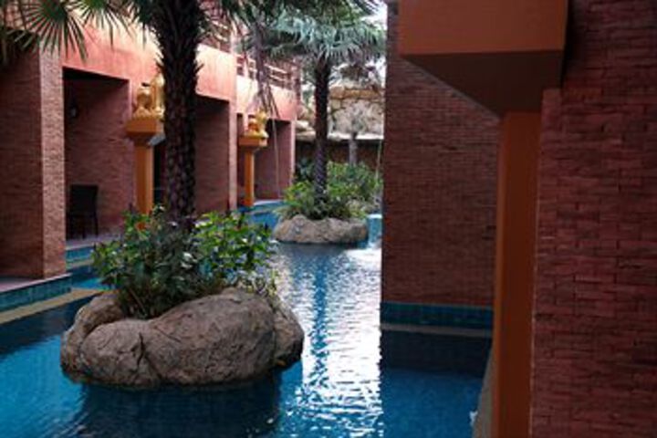 Pool 40 of 44