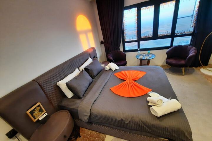 Room 42 of 74