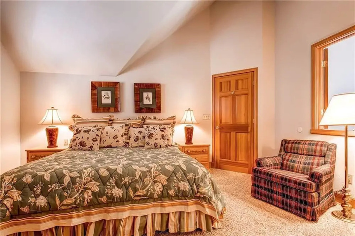 Room 4 of 22